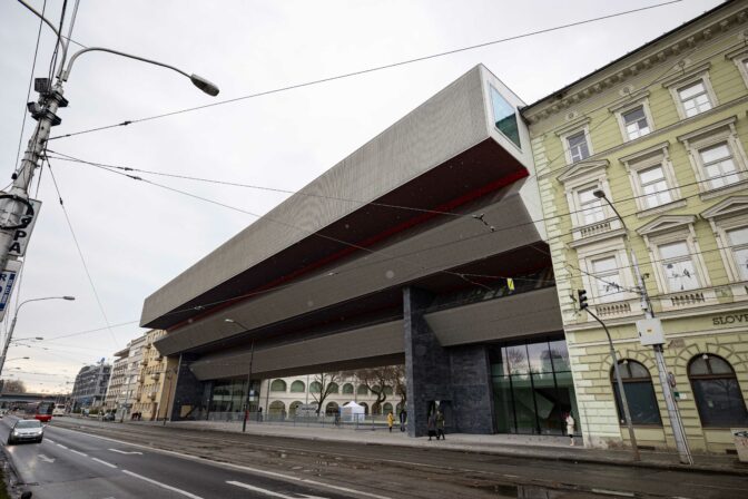Otvorená kultúra upozorňuje na zvýšenú vlhkosť vzduchu v depozitári SNG, varuje pred ohrozením vzácnych diel