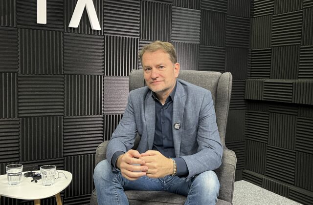 Matovič: PS ťahá dole celú opozíciu. Strany by možno aj chceli niečo povedať, ale náhodou sa nevesta nahnevá a utečie spred oltára – VIDEO