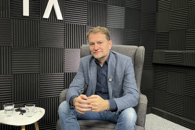Matovič: PS ťahá dole celú opozíciu. Strany by možno aj chceli niečo povedať, ale náhodou sa nevesta nahnevá a utečie spred oltára – VIDEO