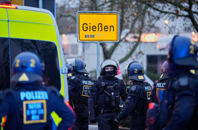 Nemecká polícia zasiahla proti krajne pravicovým mládežníckym skupinám