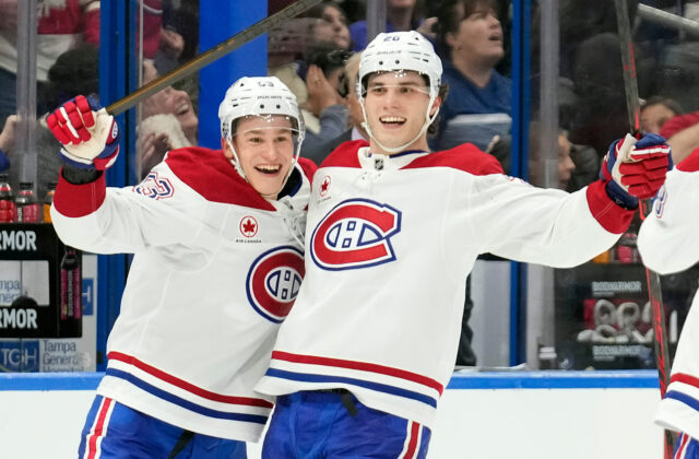 Calderova trofej pozná finalistov. Stane sa najlepším nováčikom v NHL Slafkovského ruský spoluhráč?