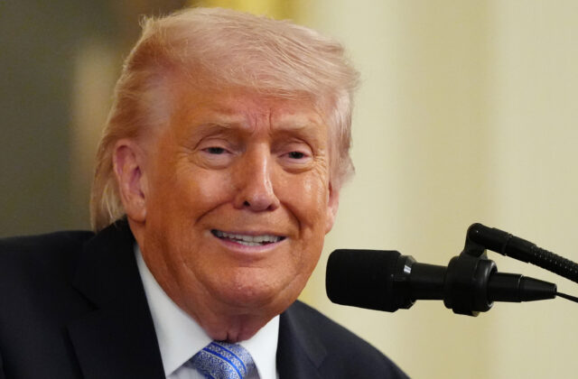 Trump pohrozil Teheránu „vyššou úrovňou“ bombardovania, ak nepristúpi na dohodu