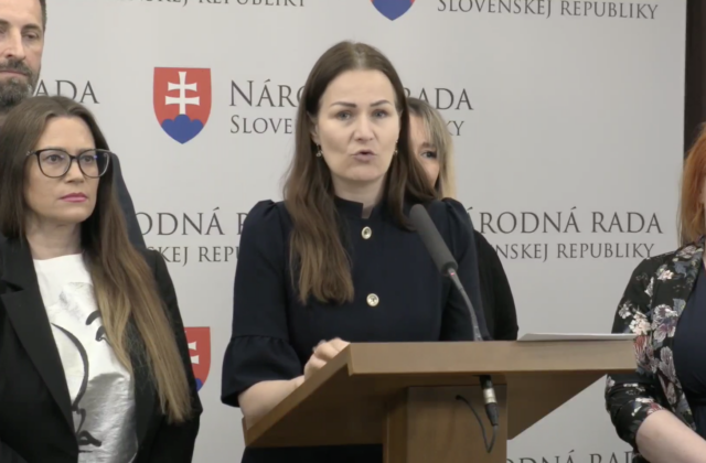 Deti môžu zostať traumatizované. Odborníci sa búria proti road show ministerstva vnútra, hovoria o šoku a strachu – VIDEO