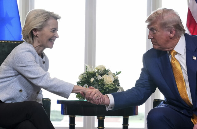 Trump pritvrdil voči EÚ. Na schválenie obchodnej dohody dal čas do 4. júla