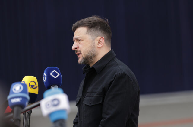 Zelenskyj obvinil Rusko z pokračovania útokov napriek prímeriu