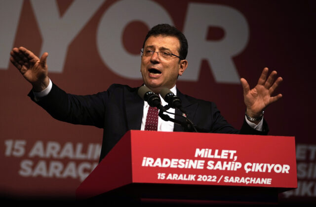 Turecká polícia zadržala desiatky ľudí v kauze istanbulského starostu Imamogla