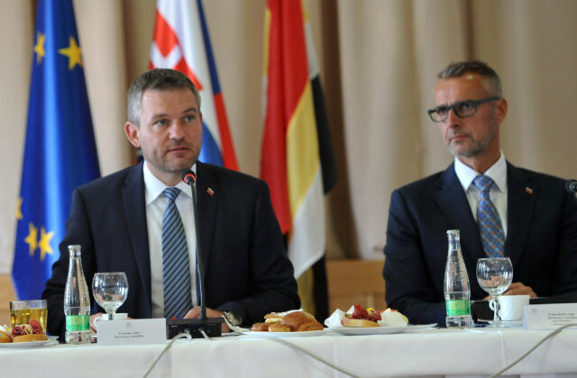 Mier nie je samozrejmosť. Raši aj Pellegrini pri výročí vojny varujú pred opakovaním chýb – FOTO