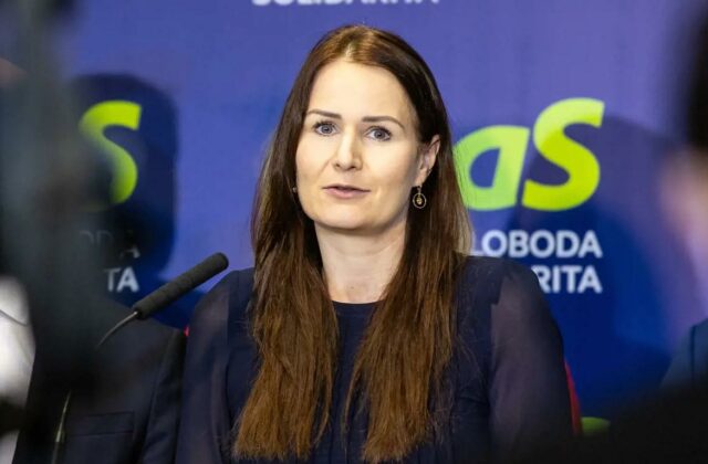 Holečkovej niekto prerezal pneumatiky na aute: Samozrejme, že sa bojím o zdravie svojich detí a rodičov, reagovala poslankyňa po incidente – VIDEO