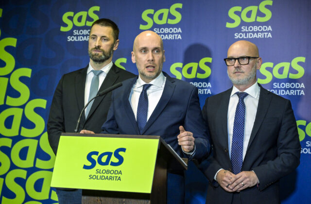 Pľuvanec do tváre našim spojencom. SaS kritizuje Ficovu cestu do Moskvy, pridáva sa aj Remišová