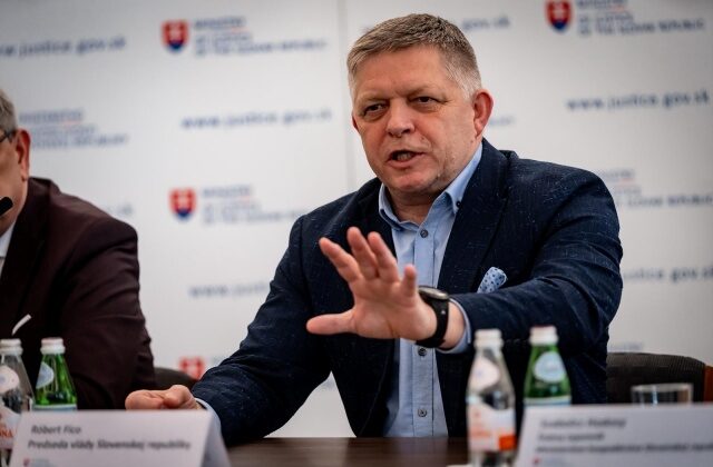 Fico by mal počas návštevy Ruska pripomenúť aj obete vojny na Ukrajine, Amnesty International žiada jasný postoj k Rusku