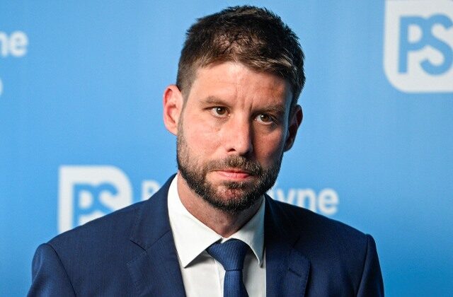 Šimečka sa pre kauzu združenia jeho mamy odstúpiť nechystá, za svoju misiu považuje vyhrať voľby a priniesť zmenu