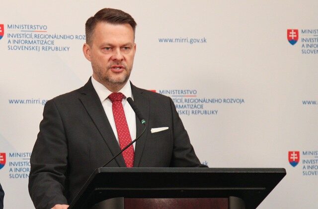 Minister regiónov predsa musí chodiť do regiónov, Migaľ sa ohradil voči výčitkám progresívcov