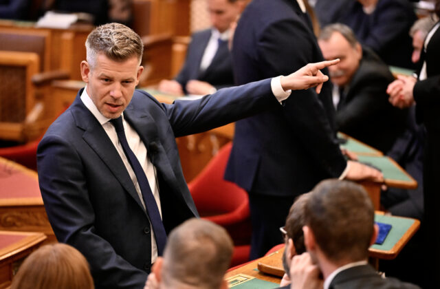 Novozvolený premiér Péter Magyar prevzal moc po Orbánovi a sľúbil zásadnú premenu krajiny