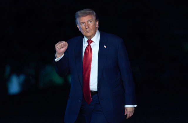 Trump tvrdí, že Irán je vojensky porazený a USA môžu zasiahnuť všetky ciele do dvoch týždňov