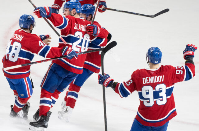 Gólový návrat Slafkovského a Caufielda a suverénny Montreal vedie v sérii nad Buffalom 2:1 – VIDEO