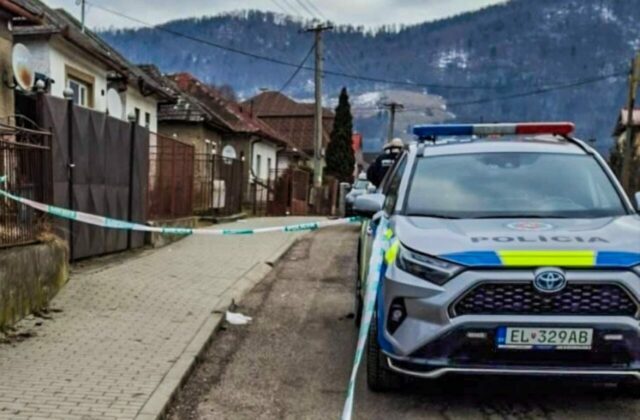 Muž so storočným zákazom šoférovania unikal pred políciou, zastavil ho rozostavaný most  – VIDEO