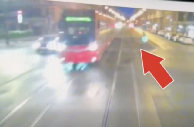 Polícia eviduje od začiatku roka päť zrážok chodcov a električky, chodcom pripomína, kto má prednosť – VIDEO