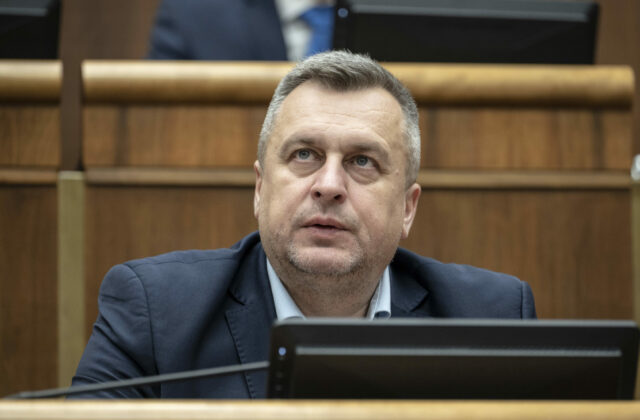 Na rekreačné a športové poukazy, vážení koaliční partneri, nesiahajte, odkázal Danko. Varuje pred konfliktom na koaličnej rade – VIDEO