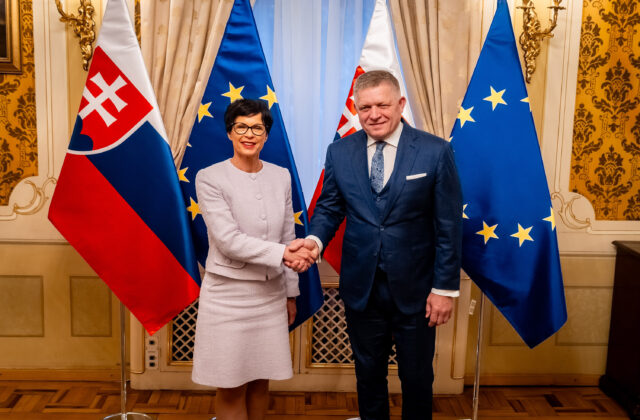 Fico prijal eurokomisárku Kosovú, hovorili o rozširovaní Európskej únie aj postavení Srbska – FOTO