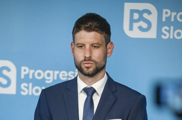 Pozícia Šimečku je aktuálne dvojsečná. Útoky pre kauzu jeho matky však môžu progresívcom paradoxne pomôcť