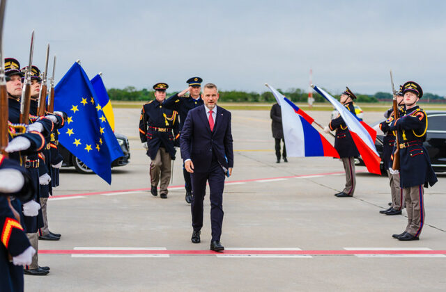 Pellegrini v Bukurešti vyzdvihol slovenský podiel na vývoji nového obrneného vozidla pre Rumunsko