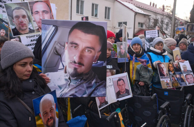 Ukrajina prevzala od Ruska telá stoviek padlých vojakov, identifikácia ešte len prebehne