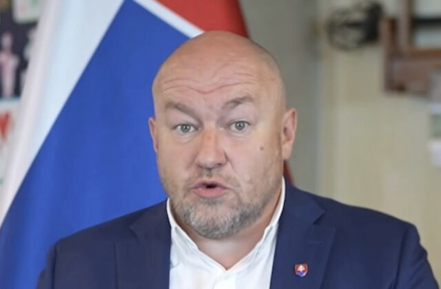 Anticenu Homofób roka môže získať aj Huliak za vyjadrenia na účet homosexuálov. Medzi nominovanými sú aj Gröhling, Uhrík a Fehérváry