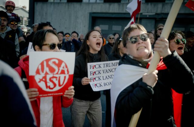 Stovky Grónčanov protestovali proti Trumpovým plánom ovládnuť ostrov