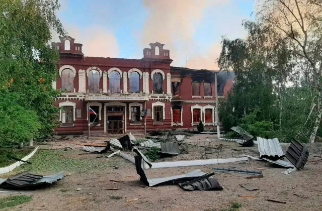 Ukrajinský útok na stredoškolský internát v Luhanskej oblasti si podľa Kremľa vyžiadal najmenej šesť obetí