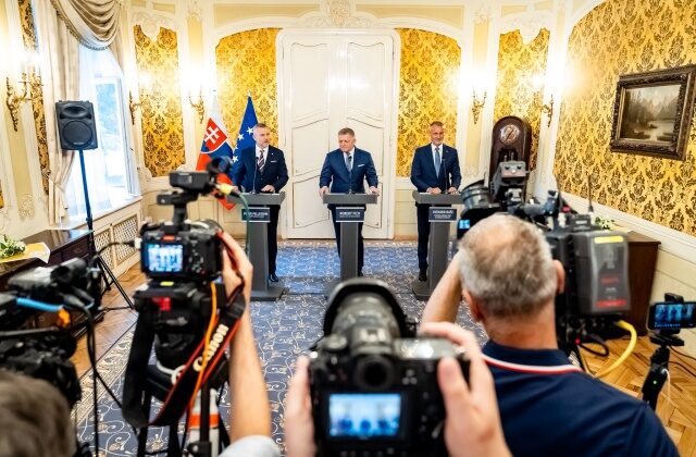 Pellegrini nevníma koaličnú krízu, ktorá by si vyžadovala jeho zásah. Fico sa vyjadril aj k SNS a Tarabovi – VIDEO, FOTO