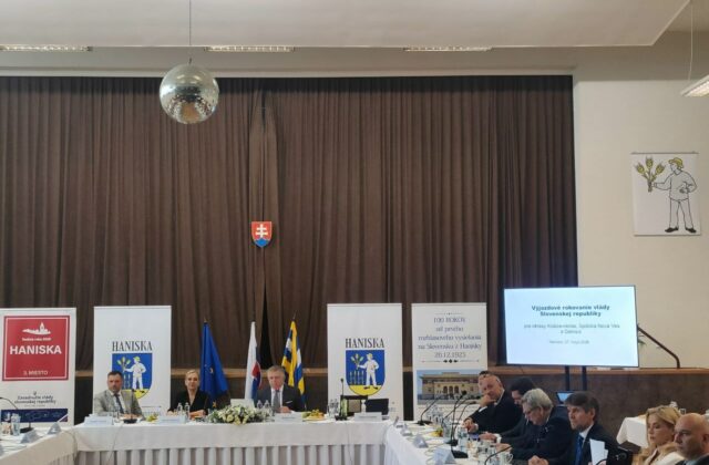 Ficova vláda rokovala v okrese Košice-okolie, pre tri okresy schválila viac ako 2,9 milióna eur – VIDEO, FOTO