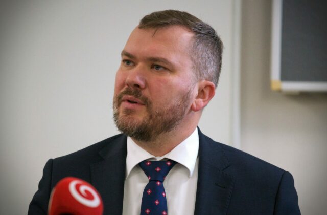 Spájanie opozičných strán pred voľbami je falošná hra, KDH nebude podporovať program liberálov alebo progresívcov