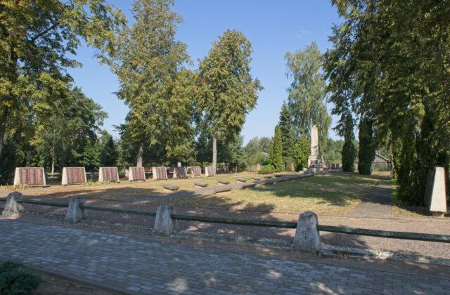 Litva znesvätila hroby padlých sovietskych vojakov. Moskva ich exhumáciu označila za barbarstvo