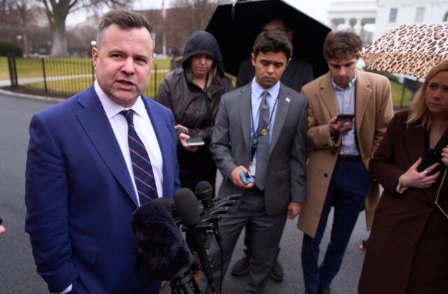 Trump poveril vedením tajných služieb lojálneho spojenca bez skúseností