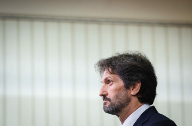 Opoziční poslanci podali návrh na vyslovenie nedôvery ministrovi obrany Robertovi Kaliňákovi