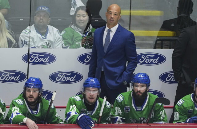Vancouver po najhoršej sezóne v NHL angažoval Malhotru za hlavného trénera