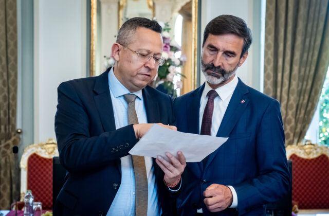 Kto je najdôveryhodnejším členom Ficovej vlády? Väčšina si v prieskume polepšila, jeden minister je však výnimkou