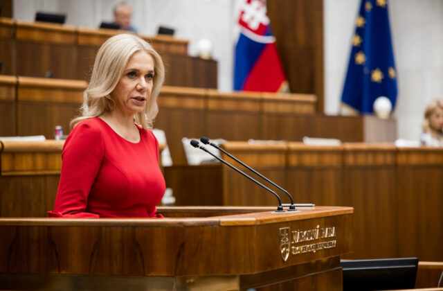 Na Slovensko vrhajú ďalší tieň aj negatívne tvrdenia zo zahraničia. Stala sa Saková výrazným Putinovým spojencom?