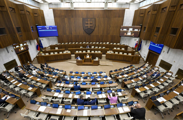 Koalícia chce ďalšie zmeny rokovacieho poriadku, SaS varuje pred obmedzovaním opozície