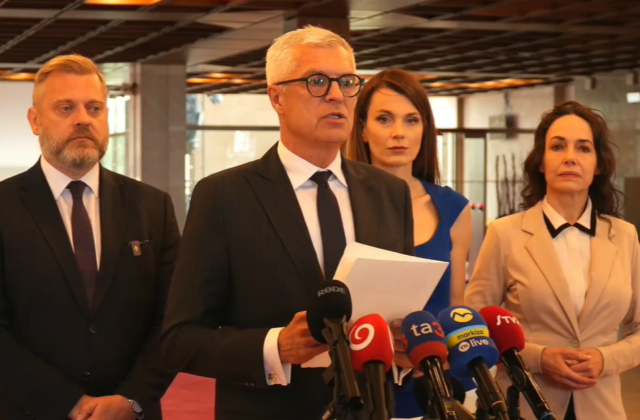 Opozícia vyzýva prezidenta Pellegriniho, aby nepodpísal nominácie Kmeca a Radačovského – VIDEO