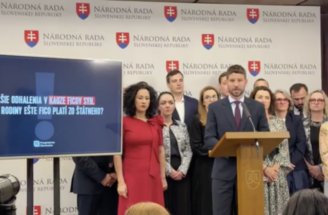 Fico finančne nepomáha len rodine. Zo štátnych peňazí majú podľa Šimečku profitovať aj jeho priateľky – VIDEO