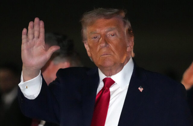 Trump pohrozil prevzatím iránskej ropnej infraštruktúry a novými útokmi