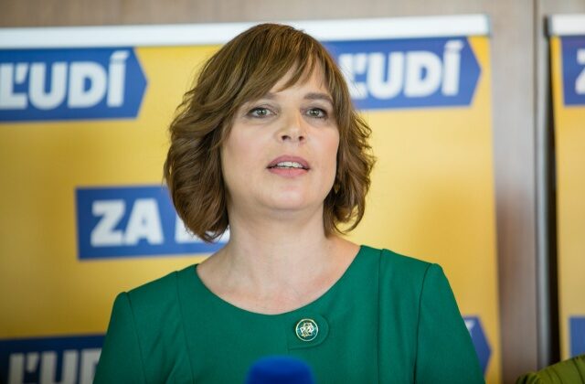 Migaľ zverejnil video pri oltári. Remišová hovorí o zneužívaní kostola na politickú kampaň – VIDEO