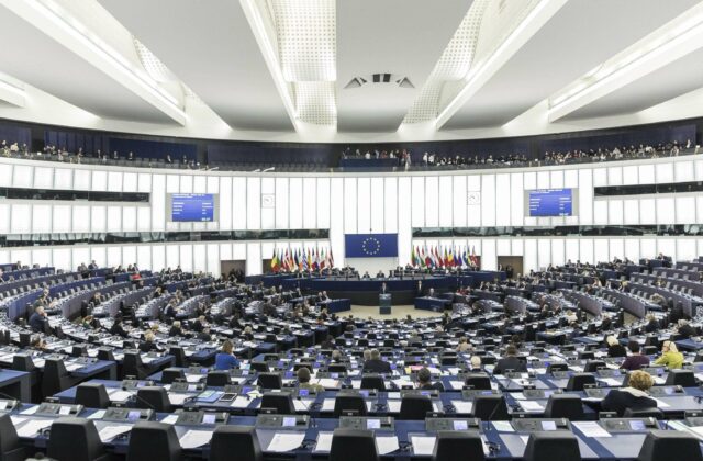 Europarlament schválil kľúčovú dohodu o clách so Spojenými štátmi