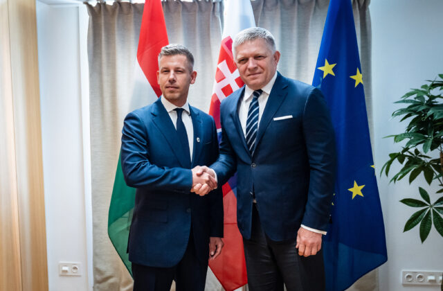 Fico sa v Bruseli prvýkrát stretol s Magyarom, naznačil začiatok spolupráce aj blízku návštevu Budapešti – VIDEO