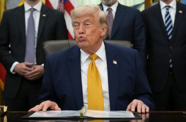 Trump pohrozil spojencom odmietnutím pomoci, vyčíta im nedostatočnú podporu pri útokoch na Irán