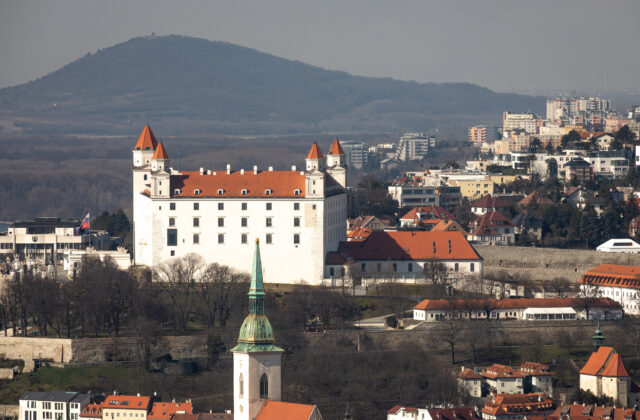 Kandidatúru na pozíciu primátora Bratislavy zatiaľ ohlásilo sedem záujemcov
