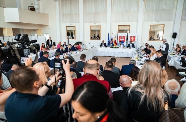 Vláda schválila miliónové dotácie pre severovýchod Slovenska, najviac peňazí smeruje do samospráv a zdravotníctva – VIDEO, FOTO