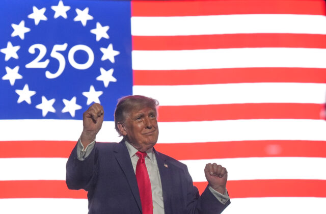 Trump odštartoval oslavy 250 rokov USA po svojom, najväčšou hviezdou bol opäť on sám