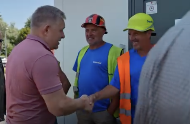 Fico prišiel podporiť pracovníkov na diaľnici. Práca v týchto podmienkach je podľa neho na hranici hrdinstva – VIDEO